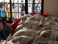 Airlangga Bantah Dugaan 46% Bansos Salah Sasaran