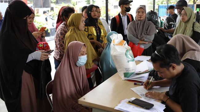 Prabowo Tebar Bansos Rp 20,26 T Sepanjang Semester I-2025