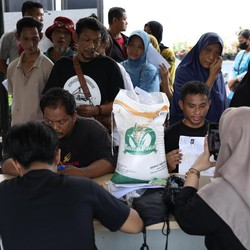 Siap-Siap! Pemerintah Bagi-Bagi Bansos Lagi agar Ekonomi RI Tumbuh 5%