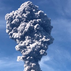 Erupsi Gunung Ibu Sampai 6.000 Mdpl, Bahaya buat Penerbangan!