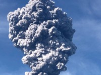Erupsi Gunung Ibu Sampai 6.000 Mdpl, Bahaya buat Penerbangan!