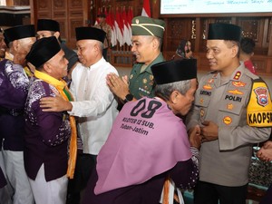 113 Polisi Diterjunkan Iringi Pemberangkatan Calon Jemaah Haji Tuban