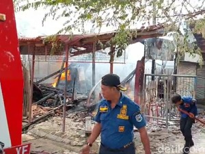 Tragis! Petugas Damkar Terlindas Truk Pemadam Saat Kebakaran Pasar Loak Tegal