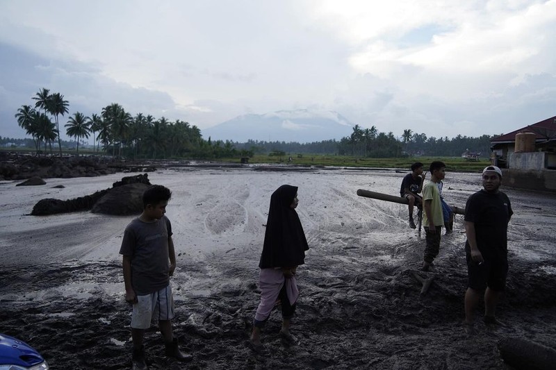 Kondisi terkini Kabupaten Agam, Kabupaten Tanah Datar usai diterjang banjir bandang lahar dingin. Kondisi terkini Kabupaten Agam, Kabupaten Tanah Datar usai diterjang banjir bandang lahar dingin. (Instagram @eka.putra.official)