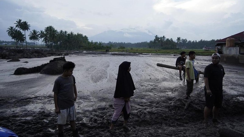 Kondisi terkini Kabupaten Agam, Kabupaten Tanah Datar usai diterjang banjir bandang lahar dingin. (Instagram @eka.putra.official)
