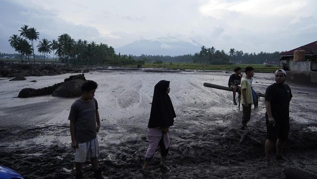 Imbas Banjir Agam Sumbar, 450 Warga Mengungsi, 60 Orang Terjebak
