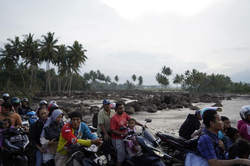 Kondisi terkini Kabupaten Agam, Kabupaten Tanah Datar usai diterjang banjir bandang lahar dingin. Kondisi terkini Kabupaten Agam, Kabupaten Tanah Datar usai diterjang banjir bandang lahar dingin. (Instagram @eka.putra.official)