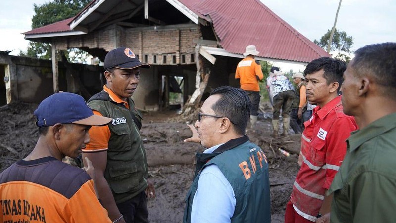 Kondisi terkini Kabupaten Agam, Kabupaten Tanah Datar usai diterjang banjir bandang lahar dingin. (Instagram @eka.putra.official)