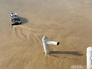 Warga Sebut Jalanan Macet Saat Tiang Jembatan Aurduri 1 Ditabrak Tongkang