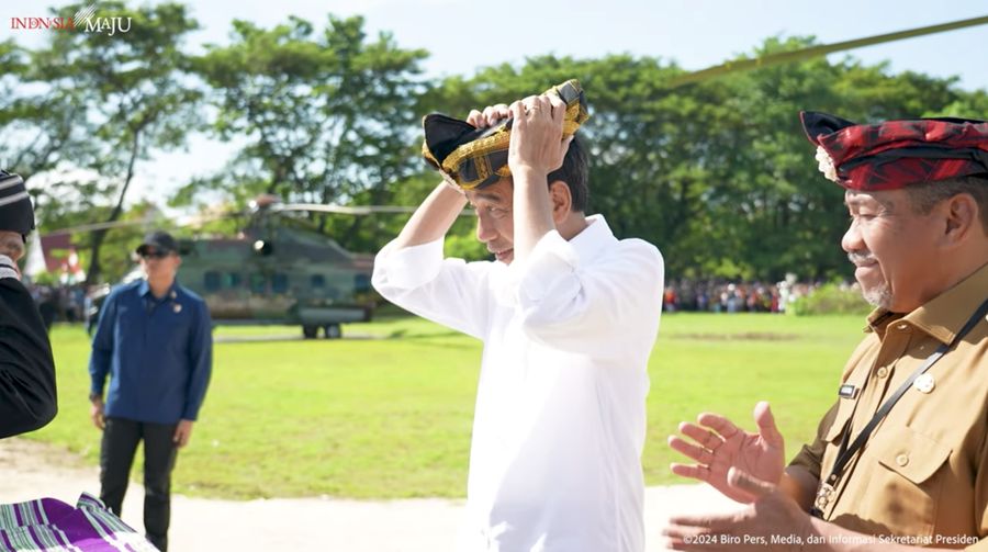 Presiden Joko Widodo (Jokowi) meninjau Rumah Sakit Umum Daerah (RSUD) dr. H.L.M. Baharuddin, M.Kes di Kabupaten Muna, Provinsi Sulawesi Tenggara. (Tangkapan Layar Youtube Sekretariat Presiden)