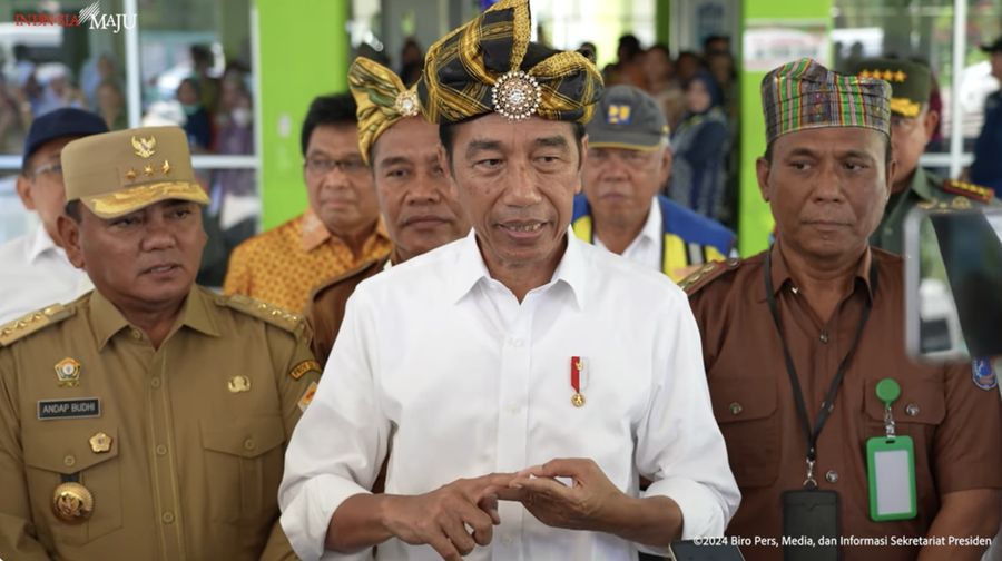 Presiden Joko Widodo (Jokowi) meninjau Rumah Sakit Umum Daerah (RSUD) dr. H.L.M. Baharuddin, M.Kes di Kabupaten Muna, Provinsi Sulawesi Tenggara. (Tangkapan Layar Youtube Sekretariat Presiden)