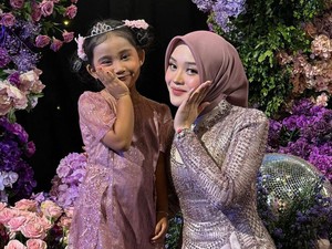 Momen Gemas Putri Lina Jubaedah-Teddy Pardiyana Kondangan ke Rizky Febian