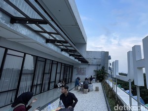 Menikmati Senja di Rooftop Bandung Creative Hub
