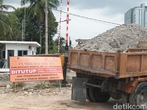 Perlintasan Kereta Api Jalan Ayahanda Tutup Sampai 31 Agustus 2024