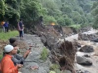 Usai Turun Gunung Cek Lembah Anai, Menteri PU: Ada Illegal Logging!