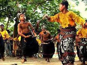 Mengenal Suku Sikka: Sejarah Asal-Usul, Tradisi, Pakaian Adat, Rumah Adat