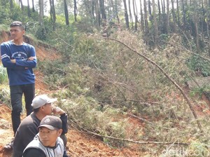 Upaya Tangani Longsor yang Putus Akses Bandung Barat-Cianjur