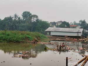 Banjir Abadi di Depok Bikin Akses Jalan Tertutup, Warga Khawatir Kena Begal