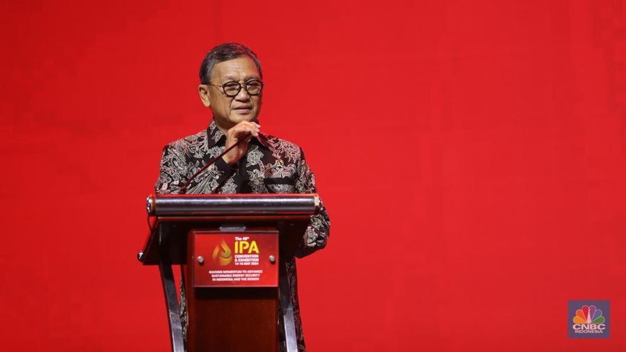 Menteri Energi dan Sumber Daya Mineral (ESDM) Arifin Tasrif dalam acara Indonesian Petroleum Association (IPA) pameran IPA Convex Ke-48 di ICE BSD City, Tangerang, Banten, Selasa (14/5/2024) hingga Jumat (16/5/2024). (CNBC Indonesia/Tri Susilo)