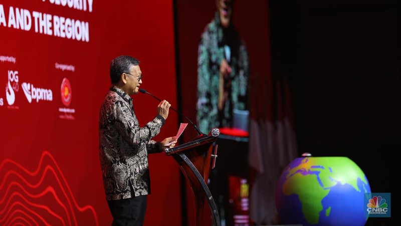 Menteri Energi dan Sumber Daya Mineral (ESDM) Arifin Tasrif saat menghadiri acara Indonesian Petroleum Association (IPA) pameran IPA Convex Ke-48 di ICE BSD City, Tangerang, Banten, Selasa (14/5/2024). (CNBC Indonesia/Tri Susilo)