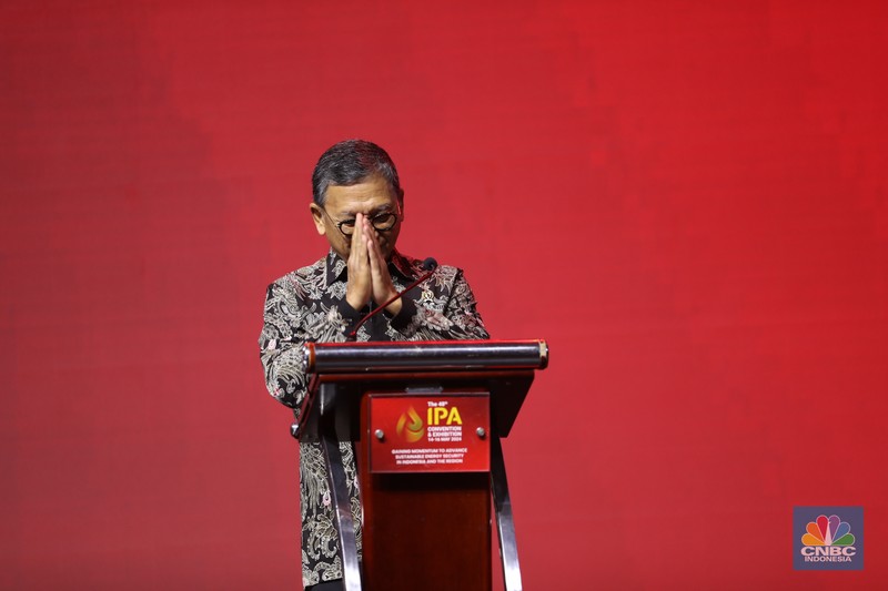 Menteri Energi dan Sumber Daya Mineral (ESDM) Arifin Tasrif saat menghadiri acara Indonesian Petroleum Association (IPA) pameran IPA Convex Ke-48 di ICE BSD City, Tangerang, Banten, Selasa (14/5/2024). (CNBC Indonesia/Tri Susilo)