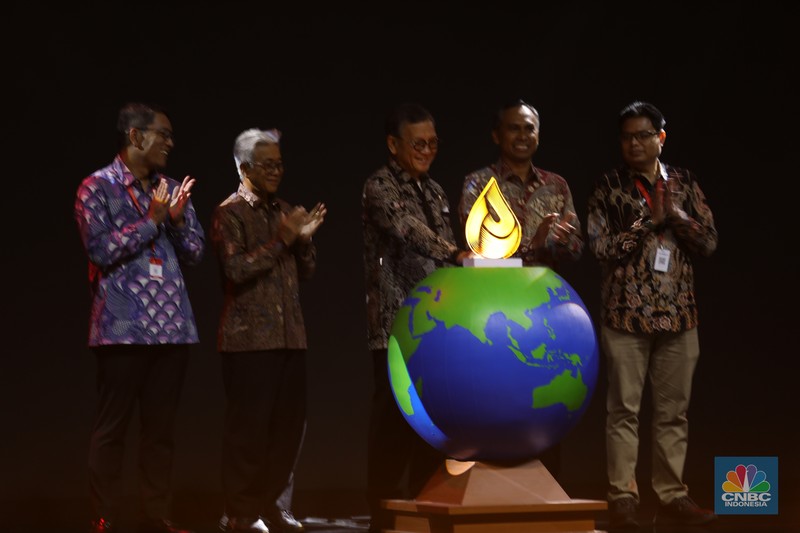 Menteri Energi dan Sumber Daya Mineral (ESDM) Arifin Tasrif saat menghadiri acara Indonesian Petroleum Association (IPA) pameran IPA Convex Ke-48 di ICE BSD City, Tangerang, Banten, Selasa (14/5/2024). (CNBC Indonesia/Tri Susilo)