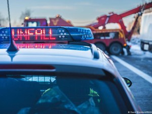 Menumpang Ilegal, Seorang Pengungsi Jatuh dari Bus di Jerman