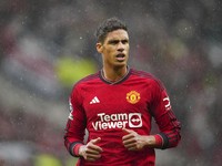 Merci, Rapha! Bek Raphael Varane Resmi Tinggalkan MU Akhir Musim ini