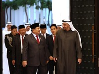 Detik-Detik Prabowo 'Bawa' Gibran ke 'Raja' Arab, Terima Penghargaan