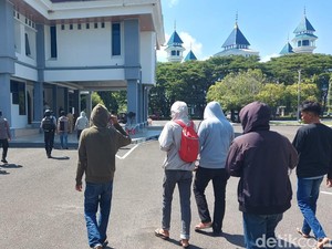 Warga Geruduk Kantor Bupati Pinrang Protes Limbah Pabrik Penggilingan Padi