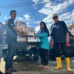 BRI Salurkan Bantuan Bagi Warga Terdampak Banjir di Sumatera Barat