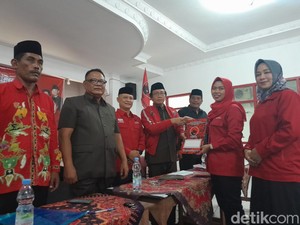 Bupati Petahana Eistianah Resmi Daftar Bacabup Demak ke PDIP