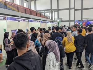 50 Perusahaan Buka Lowongan di Trenggalek Diserbu Ribuan Pencari Kerja