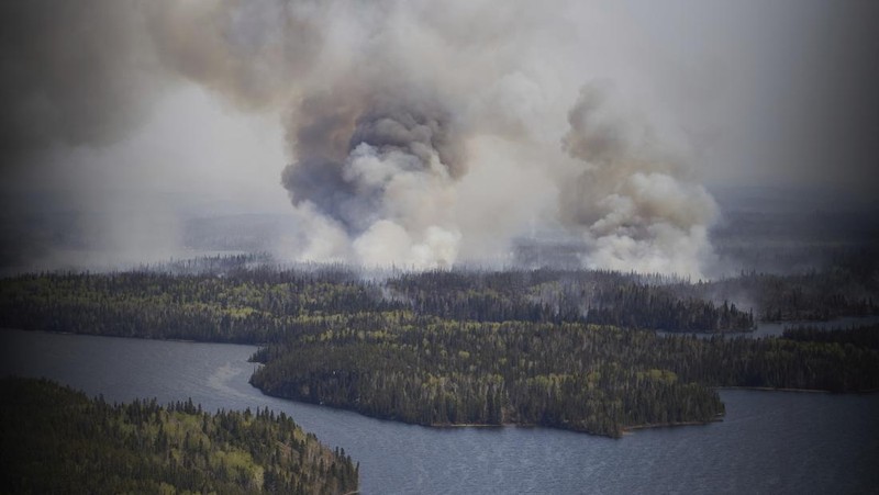 FILE PHOTO: Smoke rises from mutual aid wildfire GCU007 in the Grande Prairie Forest Area near TeePee Creek, Alberta, Canada May 10, 2024. Alberta Wildfire/Handout via REUTERS/File Photo