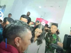 Video: Detik-Detik Sandra Dewi Tertunduk Usai Diperiksa Kejagung