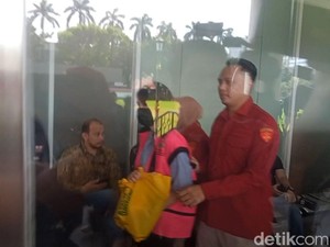 Penampakan Crazy Rich PIK Helena Lim Bungkam Hadiri Pemeriksaan di Kejagung