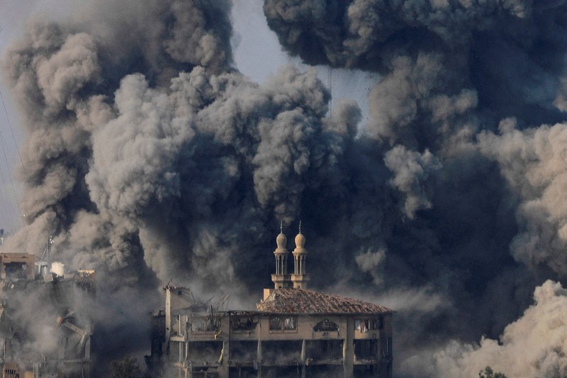 ISRAEL-PALESTINIANS/GAZA-EDUCATION FILE PHOTO: Smoke billows following Israeli strikes on the Islamic University of Gaza (IUG), amid the ongoing conflict between Israel and Hamas, in Gaza City, October 11, 2023. REUTERS/Saleh Salem/File Photo