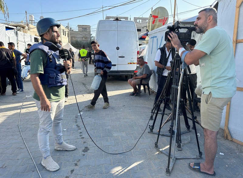 ISRAEL-PALESTINIANS/GAZA-JOURNALIST Palestinian Journalist Sami Shehada, whose leg was amputated following his injury while covering events of Israel's military offensive in Nuseirat in April 2024, resumes covering events for Turkish state broadcaster TRT, amid the ongoing conflict between Israel and the Palestinian Islamist group Hamas, in Deir Al-Balah in central Gaza Strip May 13, 2024. REUTERS/Doaa Rouqa