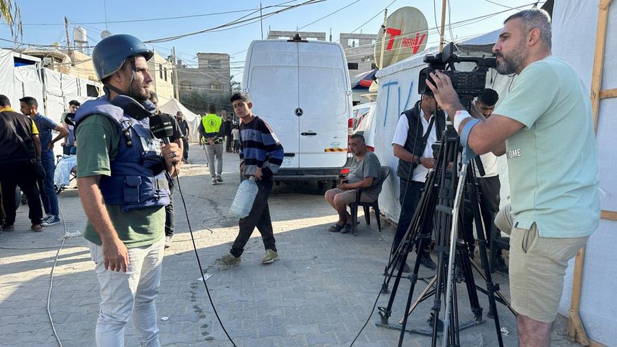 Palestinian Journalist Sami Shehada, whose leg was amputated following his injury while covering events of Israel's military offensive in Nuseirat in April 2024, resumes covering events for Turkish state broadcaster TRT, amid the ongoing conflict between Israel and the Palestinian Islamist group Hamas, in Deir Al-Balah in central Gaza Strip May 13, 2024. REUTERS/Doaa Rouqa