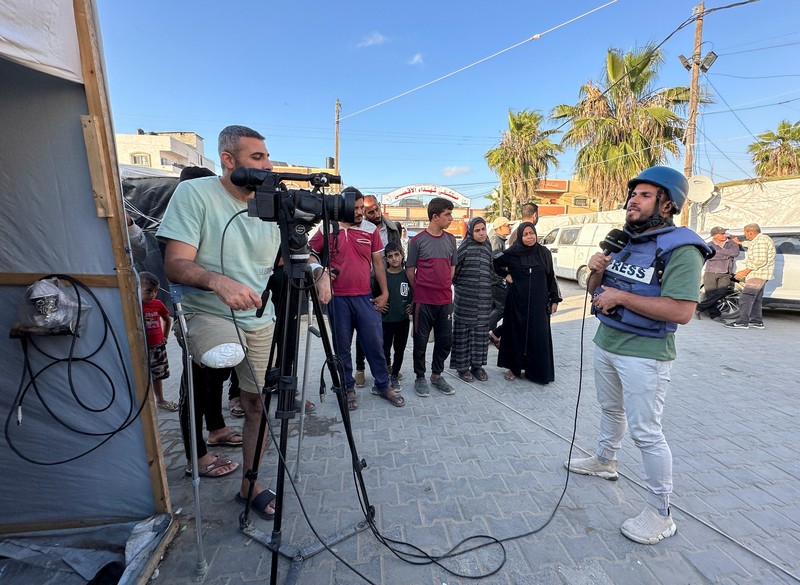 ISRAEL-PALESTINIANS/GAZA-JOURNALIST Palestinian Journalist Sami Shehada, whose leg was amputated following his injury while covering events of Israel's military offensive in Nuseirat in April 2024, resumes covering events for Turkish state broadcaster TRT, amid the ongoing conflict between Israel and the Palestinian Islamist group Hamas, in Deir Al-Balah in central Gaza Strip May 13, 2024. REUTERS/Doaa Rouqa