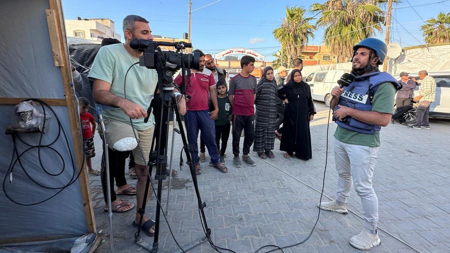 Palestinian Journalist Sami Shehada, whose leg was amputated following his injury while covering events of Israel's military offensive in Nuseirat in April 2024, resumes covering events for Turkish state broadcaster TRT, amid the ongoing conflict between Israel and the Palestinian Islamist group Hamas, in Deir Al-Balah in central Gaza Strip May 13, 2024. REUTERS/Doaa Rouqa