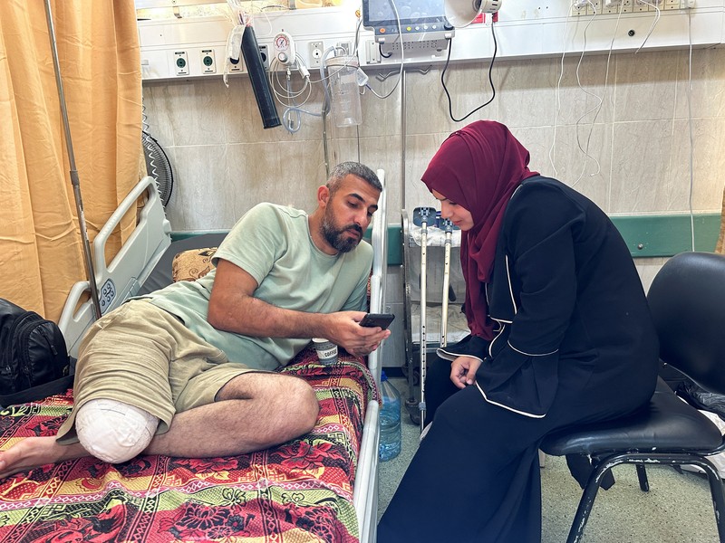 Palestinian Journalist Sami Shehada, whose leg was amputated following his injury while covering events of Israel's military offensive in Nuseirat in April 2024, resumes covering events for Turkish state broadcaster TRT, amid the ongoing conflict between Israel and the Palestinian Islamist group Hamas, in Deir Al-Balah in central Gaza Strip May 13, 2024. REUTERS/Doaa Rouqa