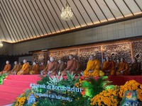 40 Biksu Jalani Ritual Thudong Jalan Kaki hingga Candi Borobudur
