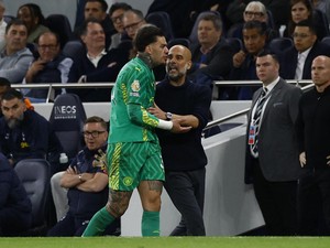 Ederson Dirumorkan Ngambek Gara-gara Ortega, Istrinya Ledek Begini