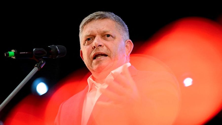 Mantan Perdana Menteri Slovakia dan pemimpin partai SMER-SSD Robert Fico. (REUTERS/Radovan Stoklasa/File Foto)