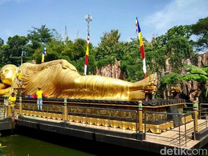 Mengenal Wisata Religi Maha Vihara Mojopahit Mojokerto Saat Waisak