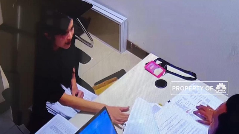 Penyidik Kejaksaan Agung melakukan pemeriksaan terhadap saksi kasus dugaan korupsi tata niaga komoditas timah wilayah Izin Usaha Pertambangan (IUP) PT Timah Tbk tahun 2015-2022 atas nama Sandra Dewi. (Dok Kejagung)