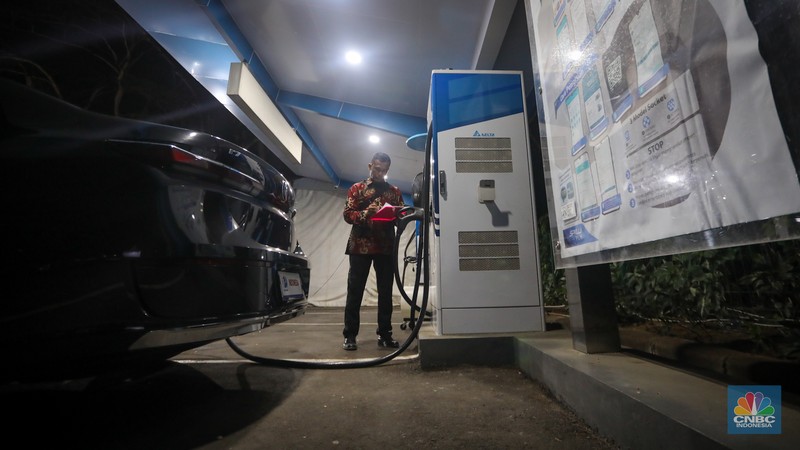 Sejumlah mobil listrik terparkir di area Central Parkir ITDC Nusa Dua, Badung, Bali, Kamis (16/5/2024). (CNBC Indonesia/Faisal Rahman) Sejumlah mobil listrik terparkir di area Central Parkir ITDC Nusa Dua, Badung, Bali, Kamis (16/5/2024). (CNBC Indonesia/Faisal Rahman)