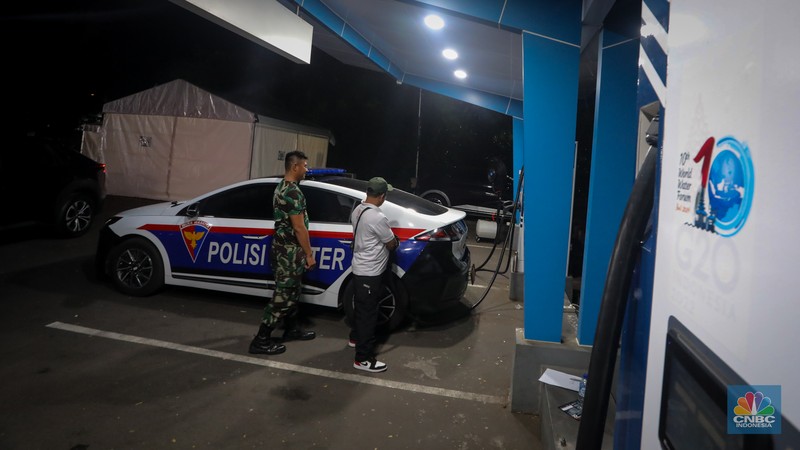Sejumlah mobil listrik terparkir di area Central Parkir ITDC Nusa Dua, Badung, Bali, Kamis (16/5/2024). (CNBC Indonesia/Faisal Rahman) Sejumlah mobil listrik terparkir di area Central Parkir ITDC Nusa Dua, Badung, Bali, Kamis (16/5/2024). (CNBC Indonesia/Faisal Rahman)