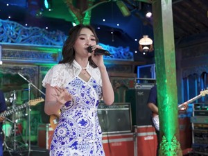 Lirik Selendang Biru Dinyanyikan Difarina Indra Adella Trending YouTube